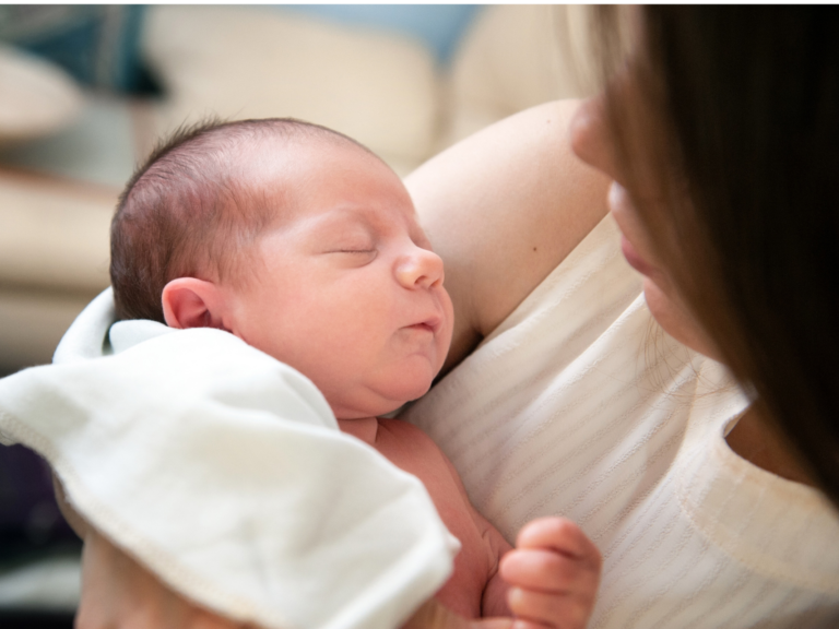 Til en nybagt mor og baby – 10 ting der forenkler livet med småbørn