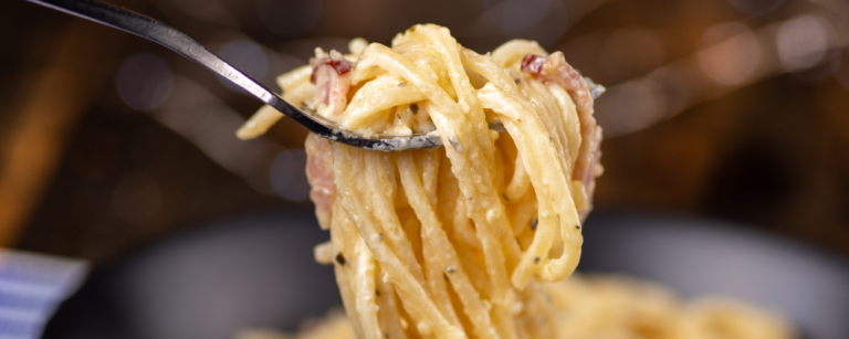Spaghetti carbonara – 2 opskrifter både med og uden fløde